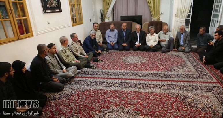 دیدار استاندار فارس با خانواده دو سرباز جان باخته دیدار استاندار فارس با خانواده دو سرباز جان باخته