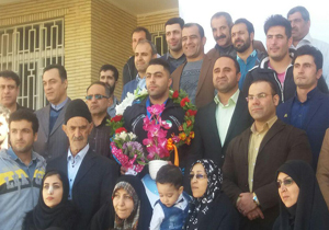 استقبال از وزنه بردار قهرمان آسیا در شهرکرد