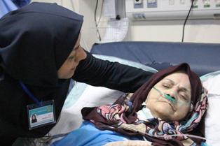 بستری شدن مادر شهیدان یزدانخواه دربیمارشتان فریدونکنار