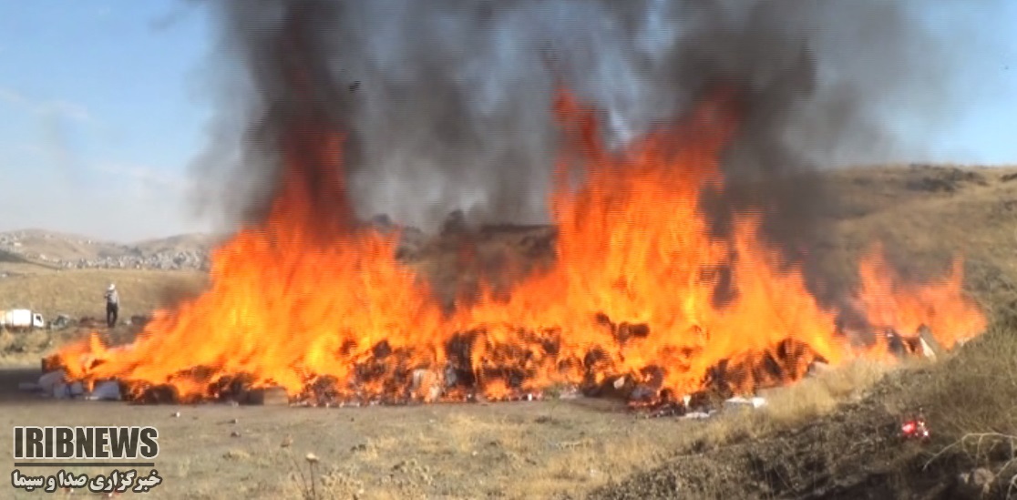 امحاء بزرگترین محموله سیگار قاچاق غرب کشور امحاء بزرگترین محموله سیگار قاچاق غرب کشور