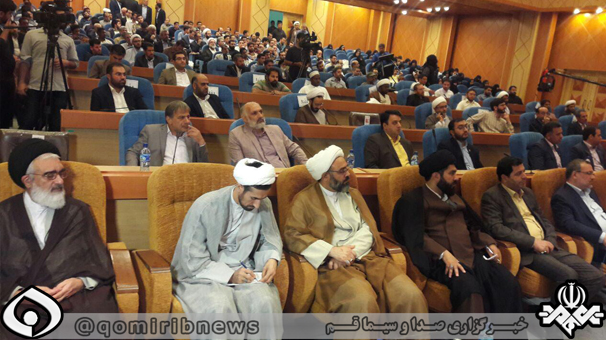 آئین پایانی نخستین جشنواره مردمی کرامت امروز با تجلیل از حامیان و برگزیدگان برگزار شد.