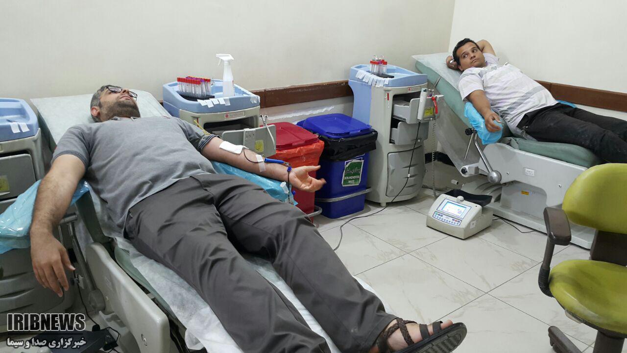 اهدای خون برای کمک به آسیب دیدگان زمین لرزه غرب کشور