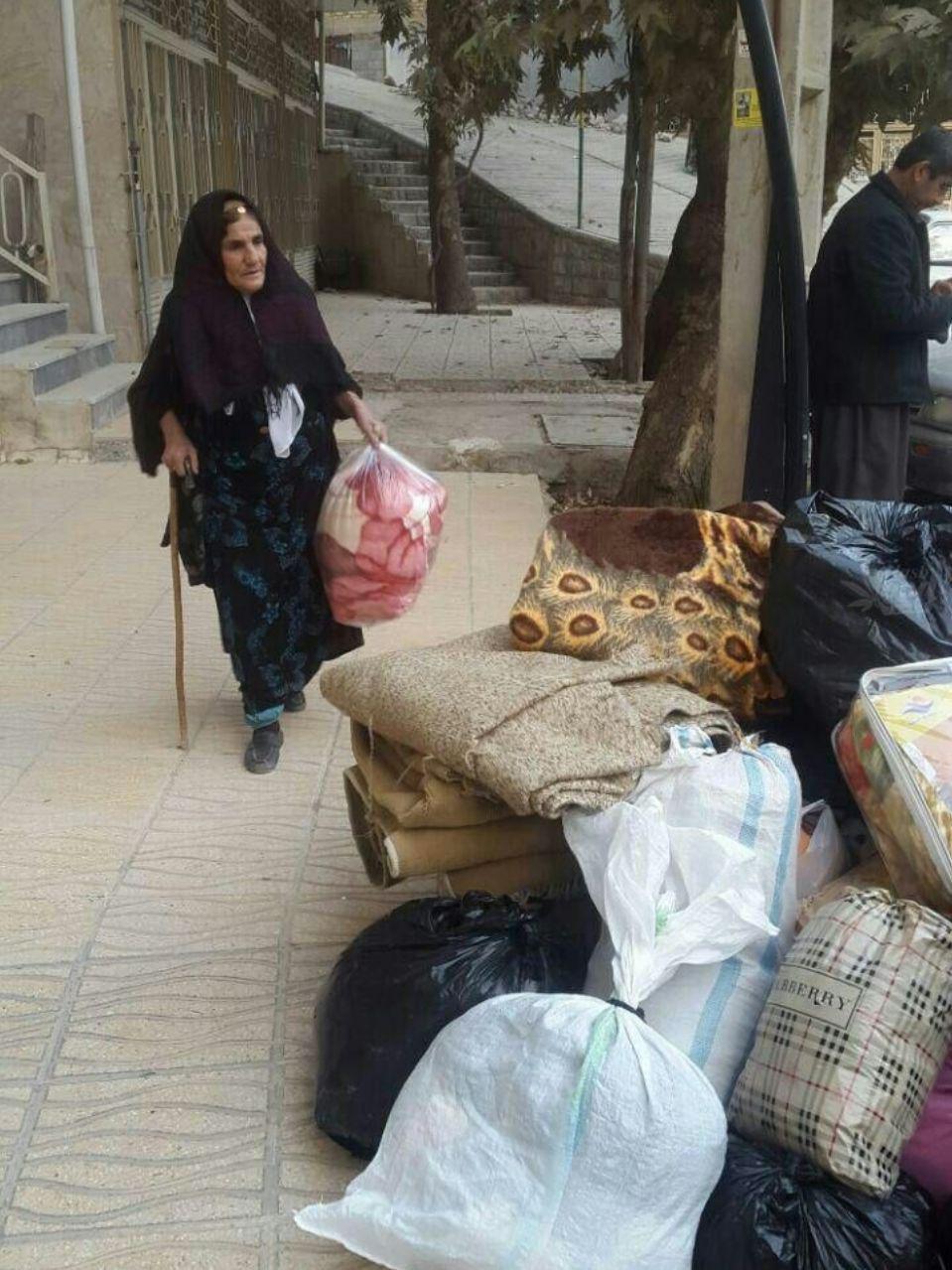 کمک‌های مردم تهران به زلزله‌زدگان کرمانشاه(1)