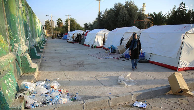 عدم جمع آوری زباله‌ها سلامت زلزله‌زدگان را تهدید می‌کند