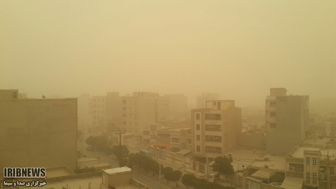 ورودگردوخاک و وزش بادشدید درمهاباد 3/1/9