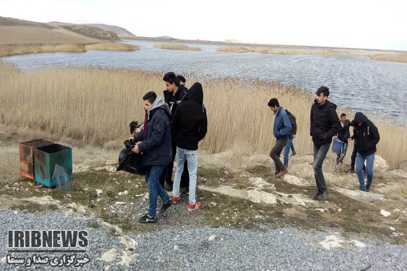 پاکسازی حاشیه تالاب بین المللی کانی برازان مهاباد پاکسازی حاشیه تالاب بین المللی کانی برازان مهاباد