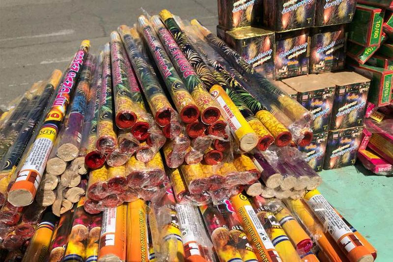 كشف هزارو 500 عدد انواع مواد محترقه غير مجاز كشف هزارو 500 عدد انواع مواد محترقه غير مجاز