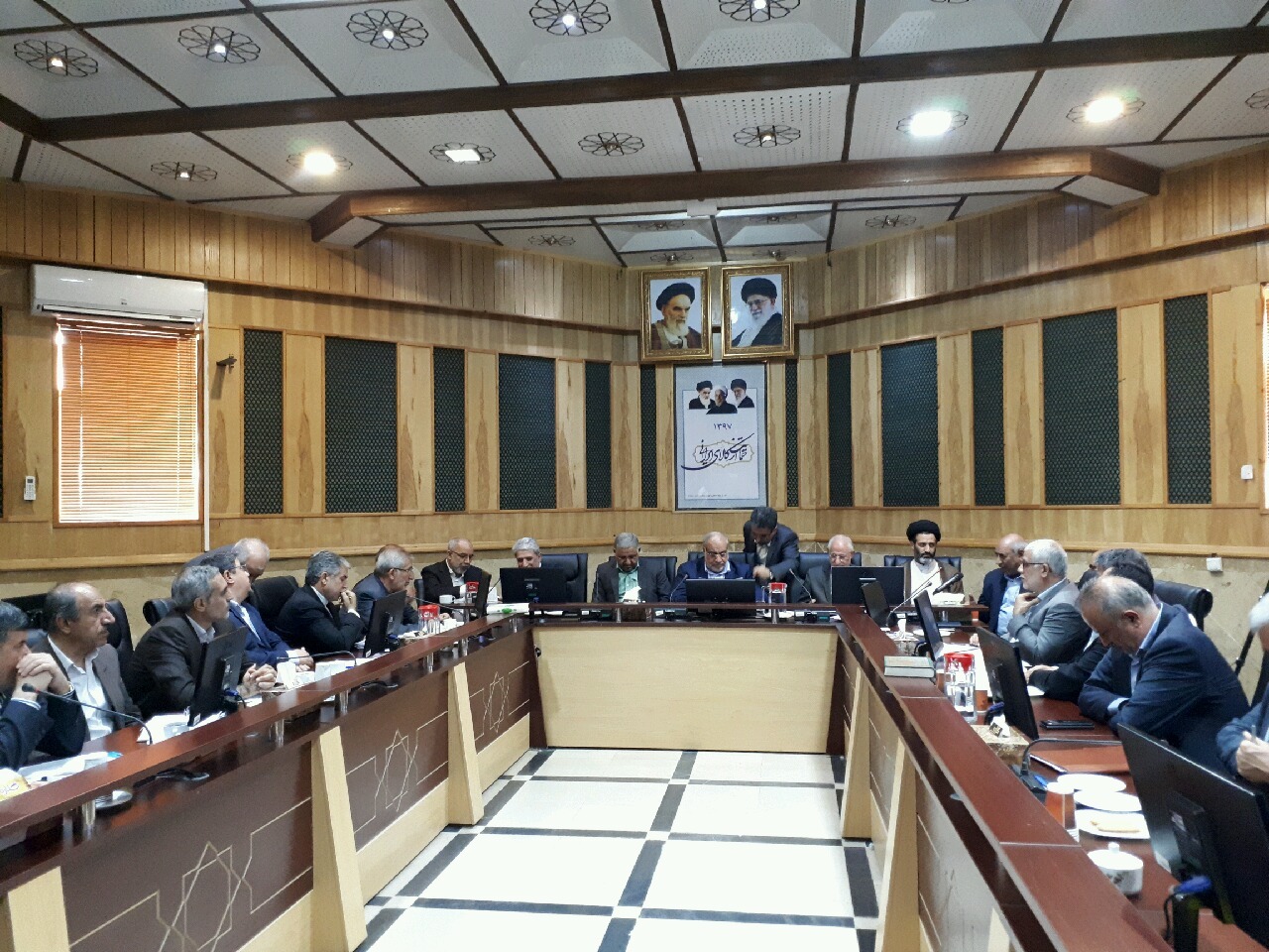 آثار زلزله بیکاری به مراتب ویرانگرتر از زلزله ۷.۳ ریشتری بوده است