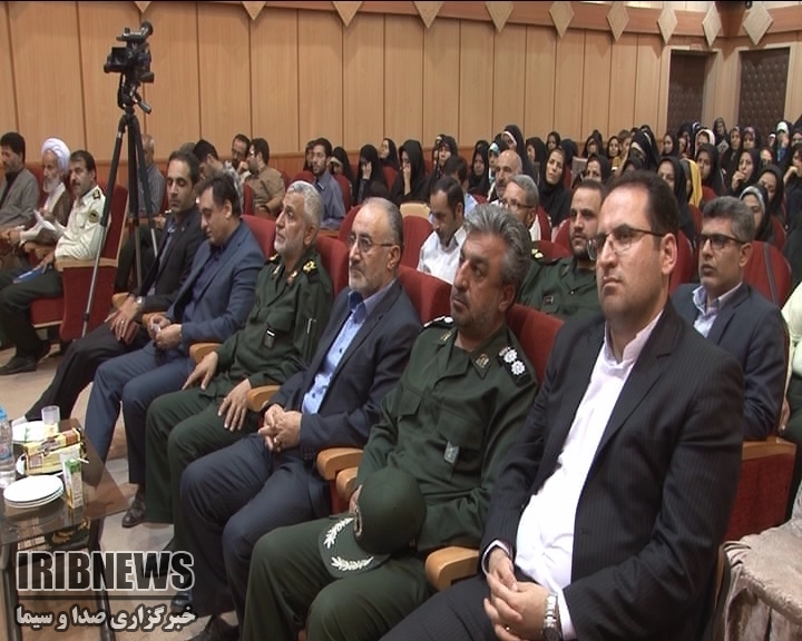 دشمنان به دنبال تخریب خانواده هستند 