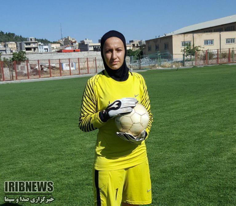 اعزام بانوی فوتبالیست کامیارانی به رقابت های قهرمانی آسیا اعزام بانوی فوتبالیست کامیارانی به رقابت های قهرمانی آسیا