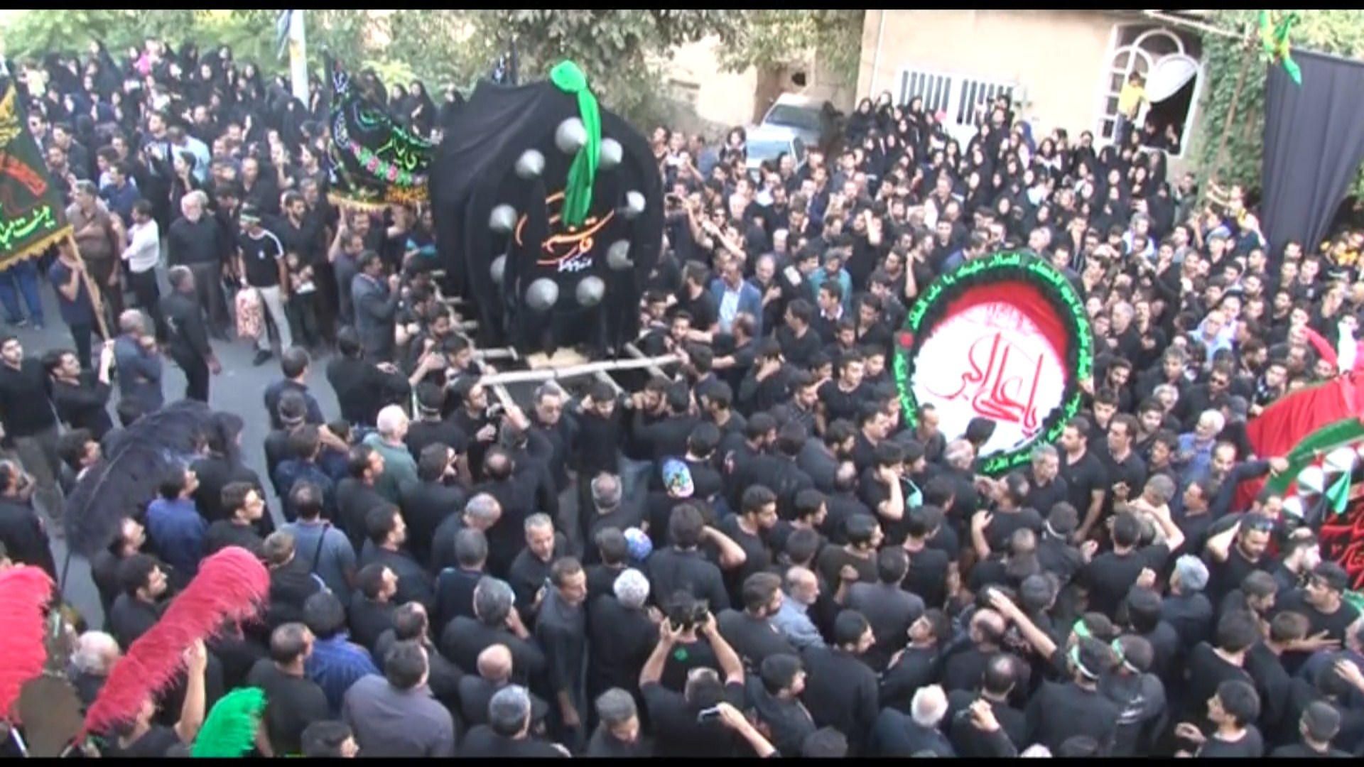 برگزاری آیین سنتی نخل گردانی در نیاسر کاشان برگزاری آیین سنتی نخل گردانی در نیاسر کاشان