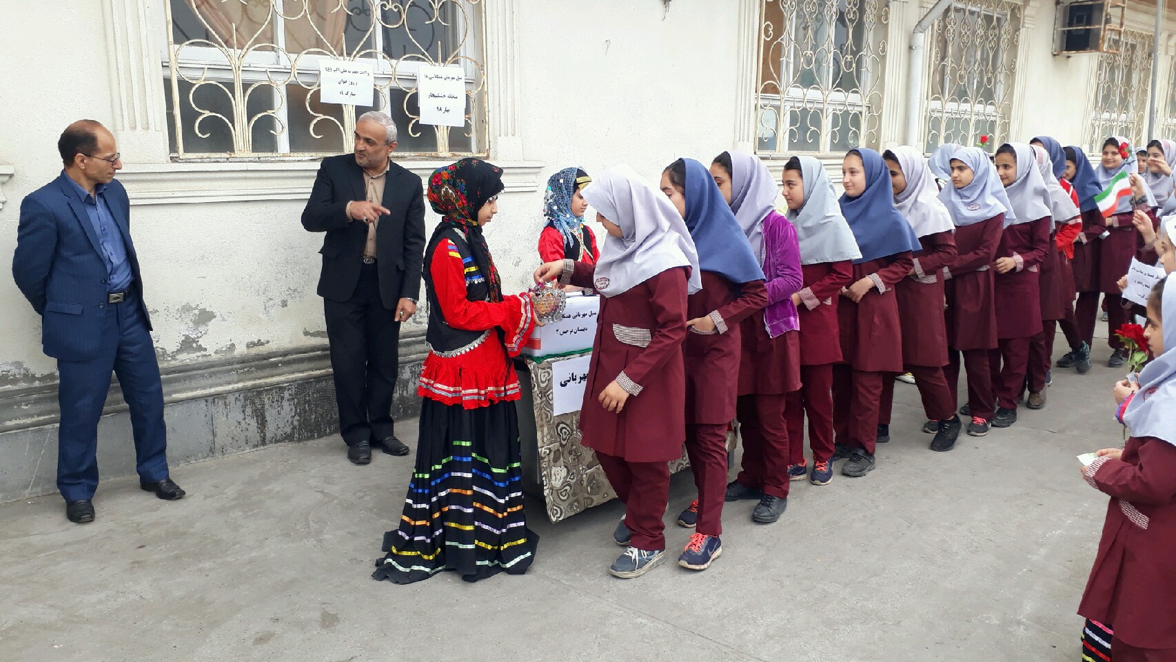 تداوم ارسال کمک های مردم گیلان به مناطق سیل زده تداوم ارسال کمک های مردم گیلان به مناطق سیل زده