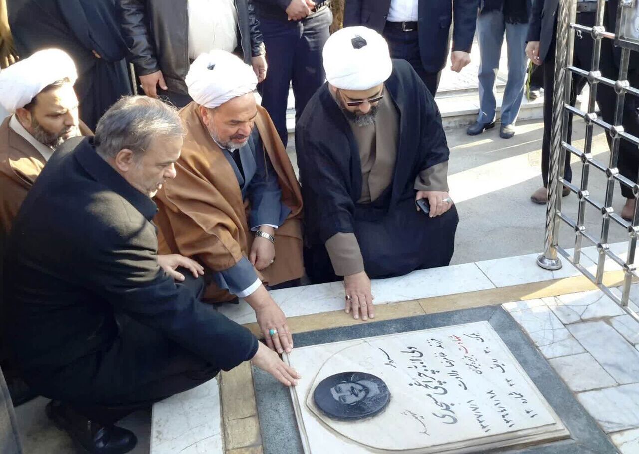 تجدید میثاق استاندار خراسان رضوی و مسئولان استان با آرمانهای شهدا