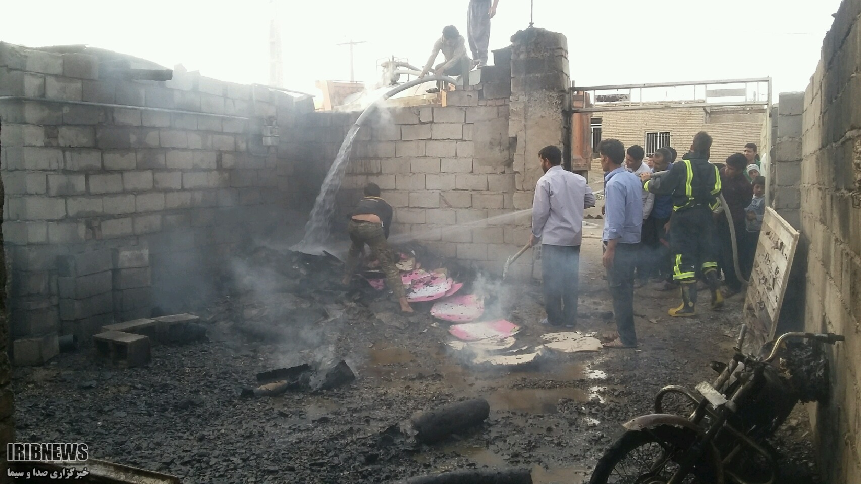 آتش گرفتن ضایعات و موادسوختی منزل مسکونی در درح