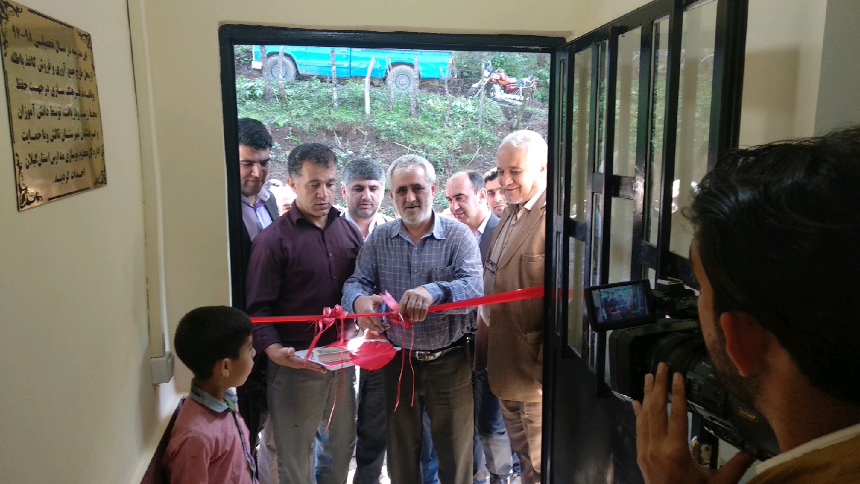 ساخت 2 مدرسه با پول کاغذهای باطله ساخت 2 مدرسه با پول کاغذهای باطله