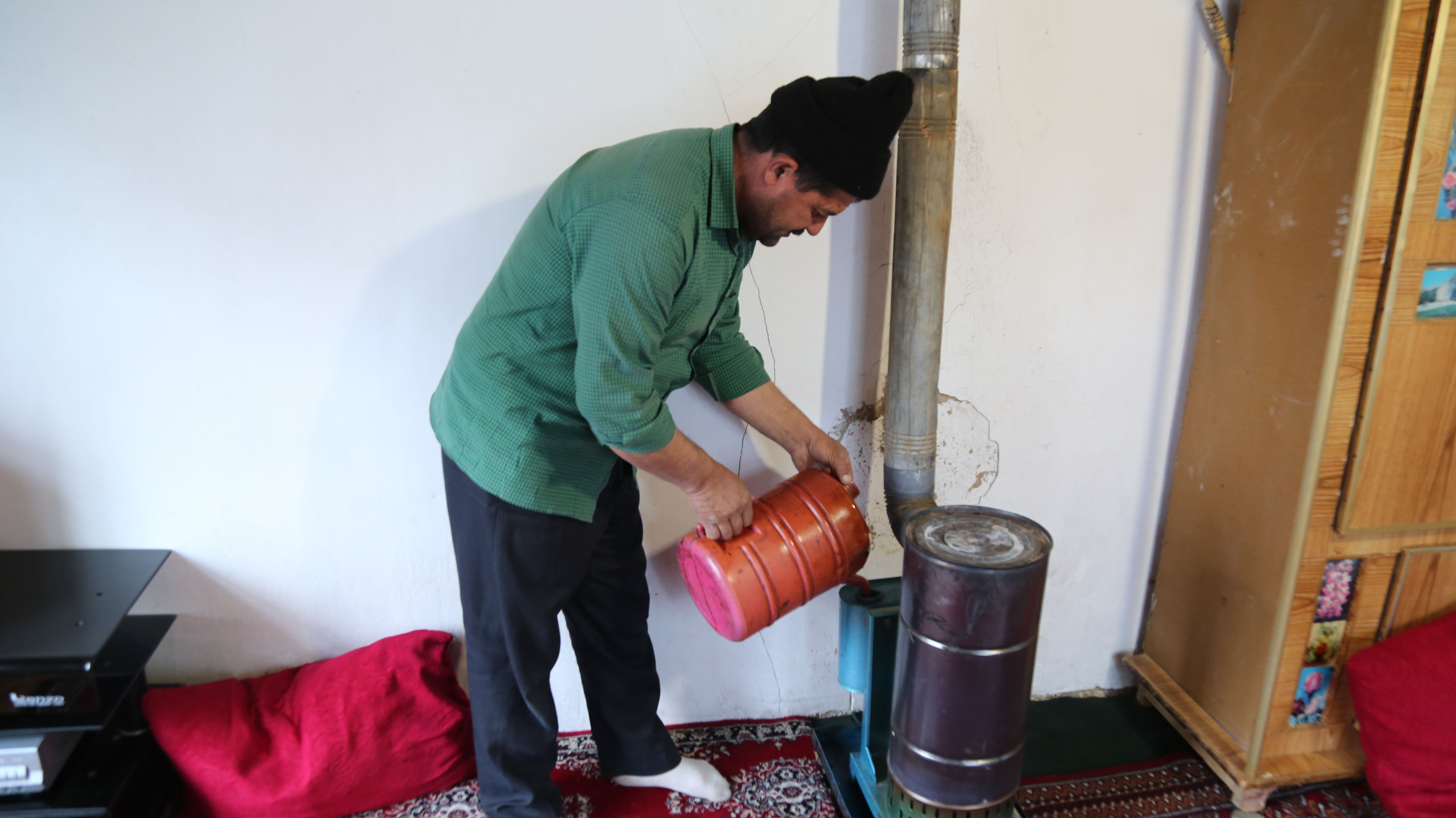 ذخیره سازی نفت سفید برای مناطق روستایی صعب‌العبور استان