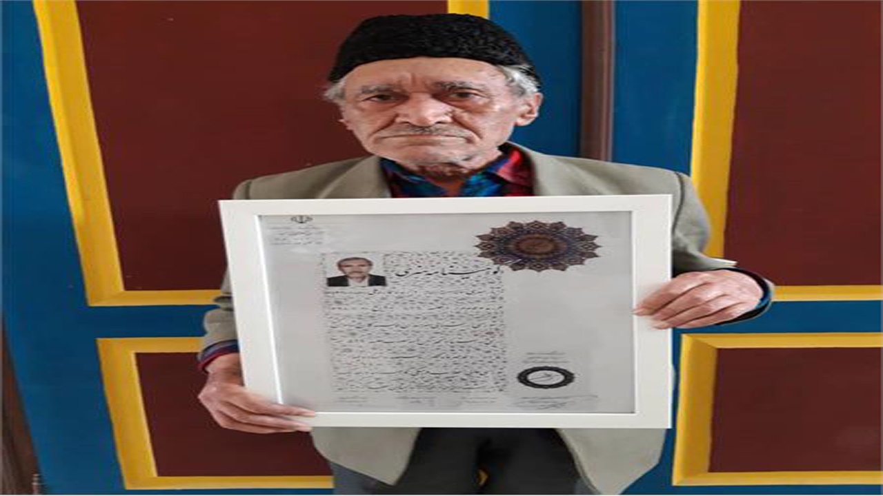 هنرمند خراسان شمالی گواهینامه درجه یک هنری دریافت کرد هنرمند خراسان شمالی گواهینامه درجه یک هنری دریافت کرد