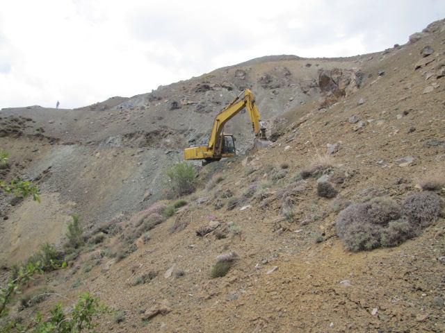 توقیف یک بیل مکانیکی متخلف در رفسنجان توقیف یک بیل مکانیکی متخلف در رفسنجان