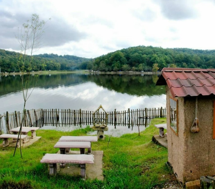 دریاچه سقالکسار، یکی از پاک‌ترین دریاچه‌های ایران