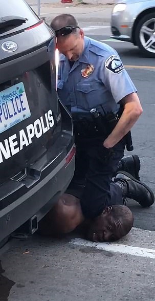 بی توجهی پلیس به ۲۰ بار درخواست جورج فلوید بی توجهی پلیس به ۲۰ بار درخواست جورج فلوید