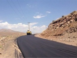 مرمت و بازسازی جاده بین مزارع در بندر لنگه