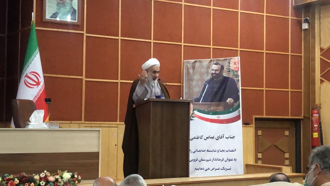 مسئولان گره از مشکلات مردم باز کنند 