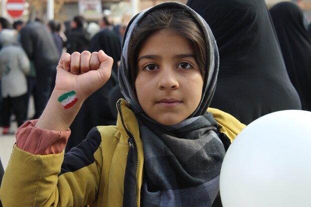 تصاویر به یادماندنی از حماسه آفرینی مردم در جشن انقلاب 1401 تصاویر به یادماندنی از حماسه آفرینی مردم در جشن انقلاب 1401