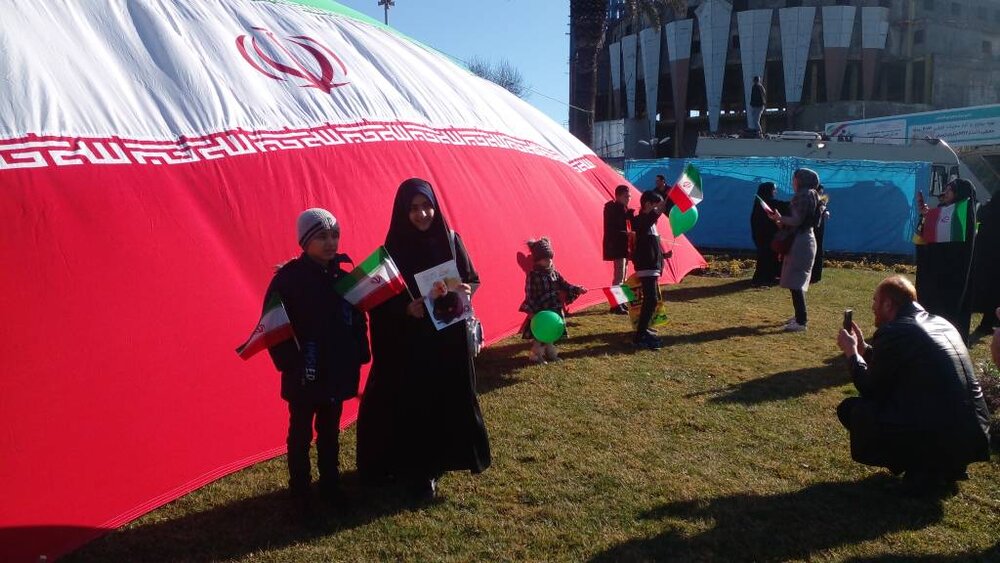 تصاویر به یادماندنی از حماسه آفرینی مردم در جشن انقلاب 1401 تصاویر به یادماندنی از حماسه آفرینی مردم در جشن انقلاب 1401