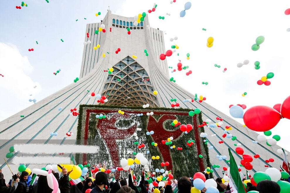 تصاویر به یادماندنی از حماسه آفرینی مردم در جشن انقلاب 1401 تصاویر به یادماندنی از حماسه آفرینی مردم در جشن انقلاب 1401