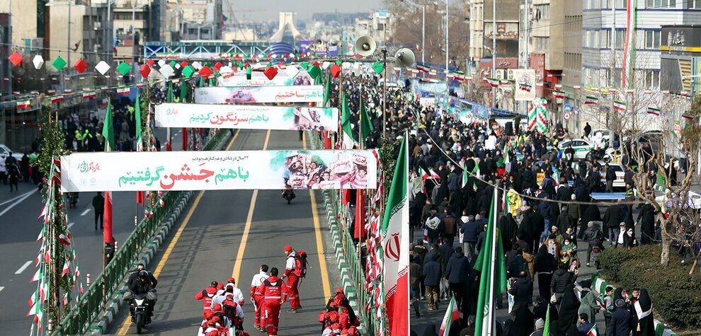 تصاویر به یادماندنی از حماسه آفرینی مردم در جشن انقلاب 1401 تصاویر به یادماندنی از حماسه آفرینی مردم در جشن انقلاب 1401