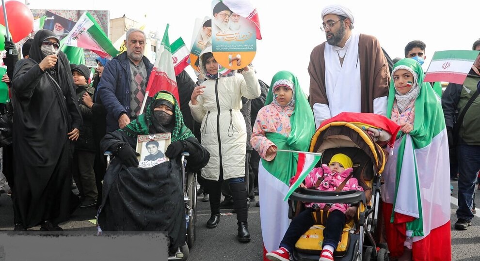 تصاویر به یادماندنی از حماسه آفرینی مردم در جشن انقلاب 1401 تصاویر به یادماندنی از حماسه آفرینی مردم در جشن انقلاب 1401