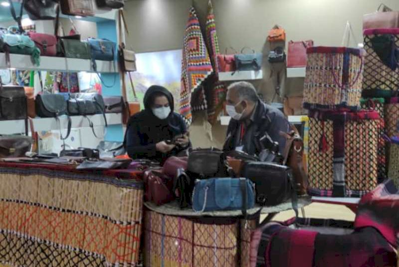 حضور صنعتگران ایلامی در نخستین نمایشگاه تخصصی صنایعدستی حلبچه حضور صنعتگران ایلامی در نخستین نمایشگاه تخصصی صنایعدستی حلبچه