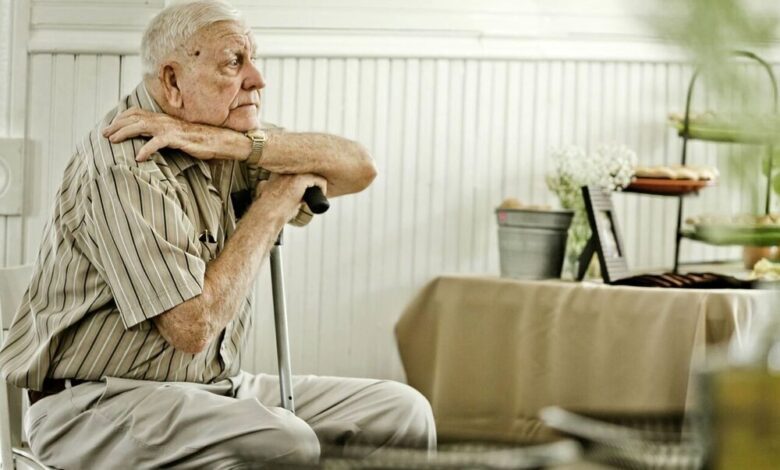 تنهایی سالمندان را دریابید تنهایی سالمندان را دریابید