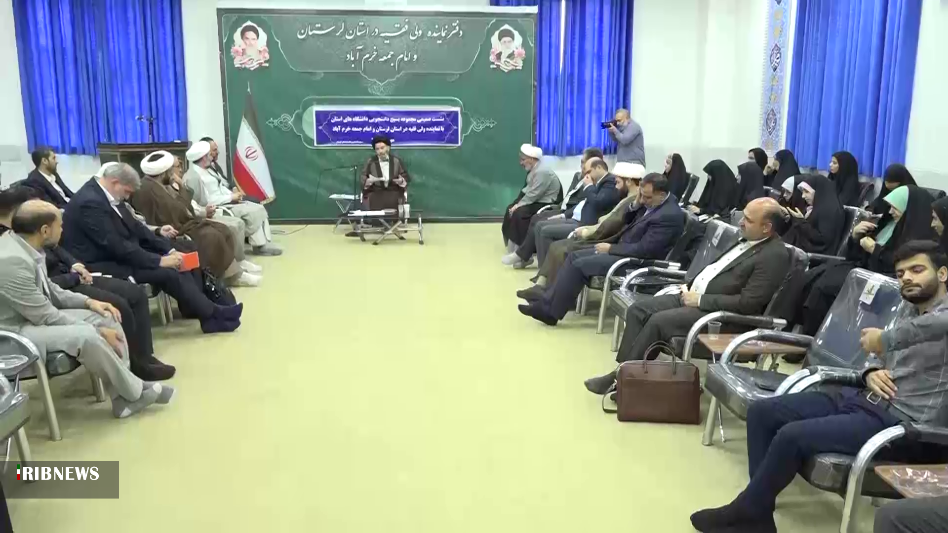 نشستی صمیمانه با نماینده ولی فقیه در لرستان