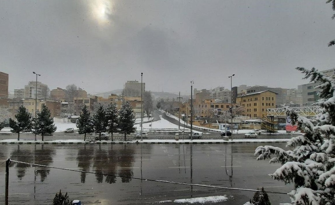 بارش برف و باران تا اواخر وقت امروز در آذربایجانغربی ادامه دارد بارش برف و باران تا اواخر وقت امروز در آذربایجانغربی ادامه دارد