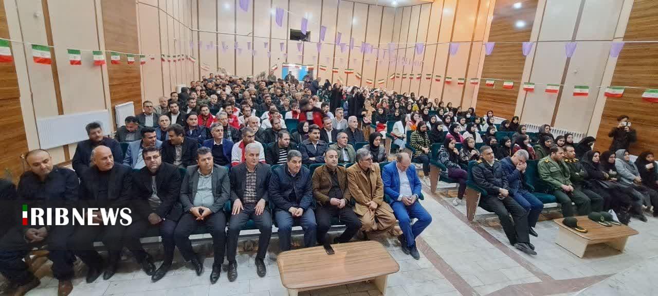 همایش مردمی جشن پیروزی انقلاب اسلامی در اشنویه همایش مردمی جشن پیروزی انقلاب اسلامی در اشنویه