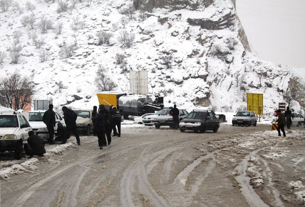 بارش برف و باران در محورهای ۱۱ استان بارش برف و باران در محورهای ۱۱ استان