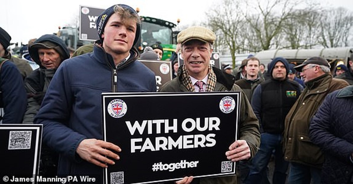 تظاهرات هزاران کشاورز انگلیسی در اعتراض به سیاستهای دولت این کشور تظاهرات هزاران کشاورز انگلیسی در اعتراض به سیاستهای دولت این کشور