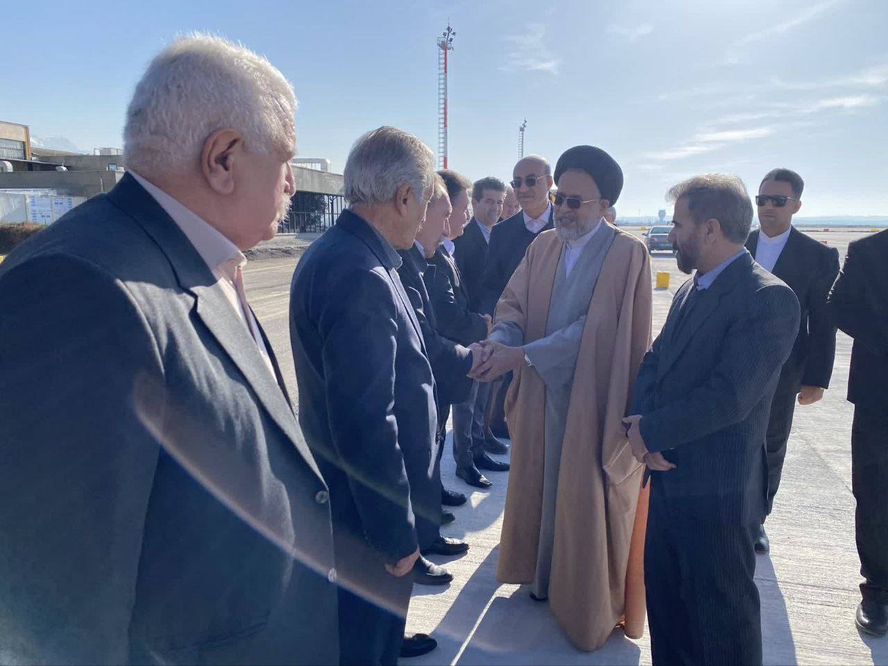 استقبال استاندار و مدیران ارشد استان کرمانشاه از دستیار ویژه رئیس جمهور استقبال استاندار و مدیران ارشد استان کرمانشاه از دستیار ویژه رئیس جمهور