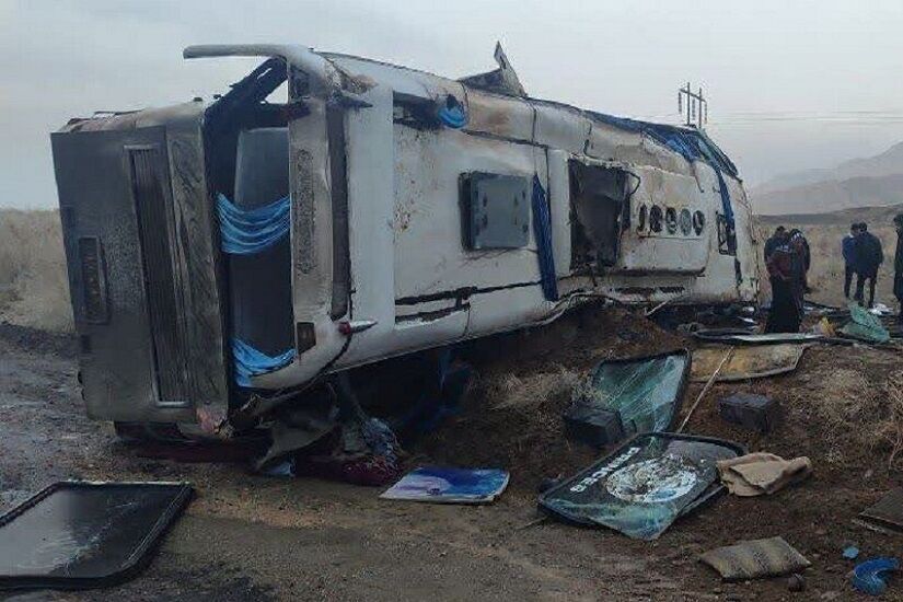 ۱۳ مصدوم در واژگونی اتوبوس در جاده اهر _ کلیبر