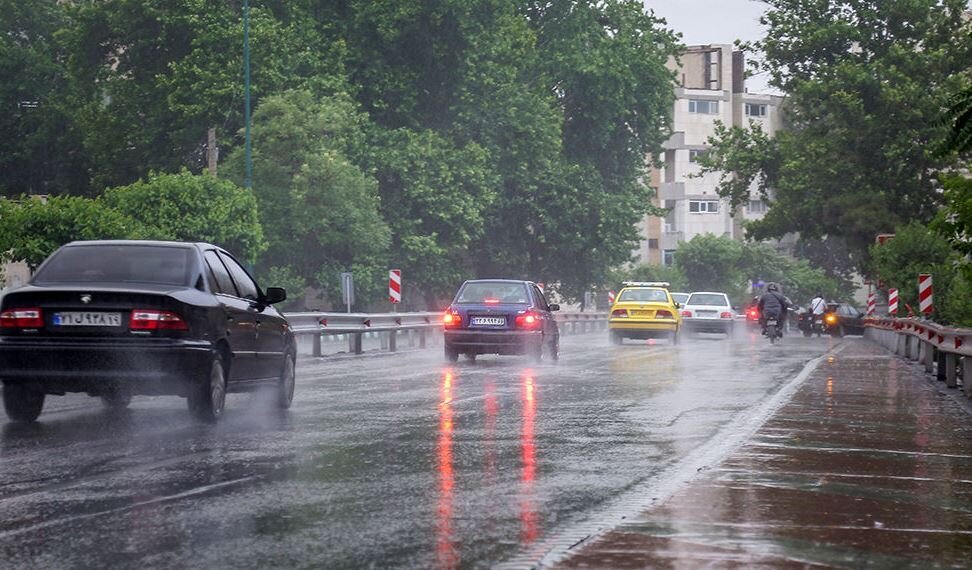 جاده‌ها لغزنده؛ رانندگان احتیاط کنند