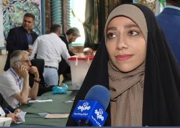 مهدیه نژاد ابراهیم با شعر انتخاباتی در حسینیه ارشاد مهدیه نژاد ابراهیم با شعر انتخاباتی در حسینیه ارشاد