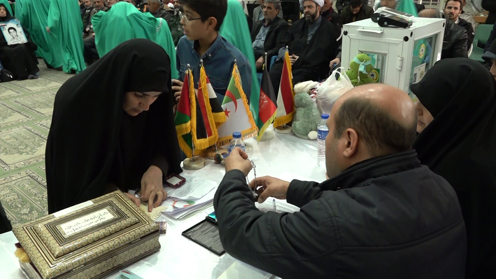 همدلی بانوان همدانی برای کمک به جبهه مقاومت همدلی بانوان همدانی برای کمک به جبهه مقاومت