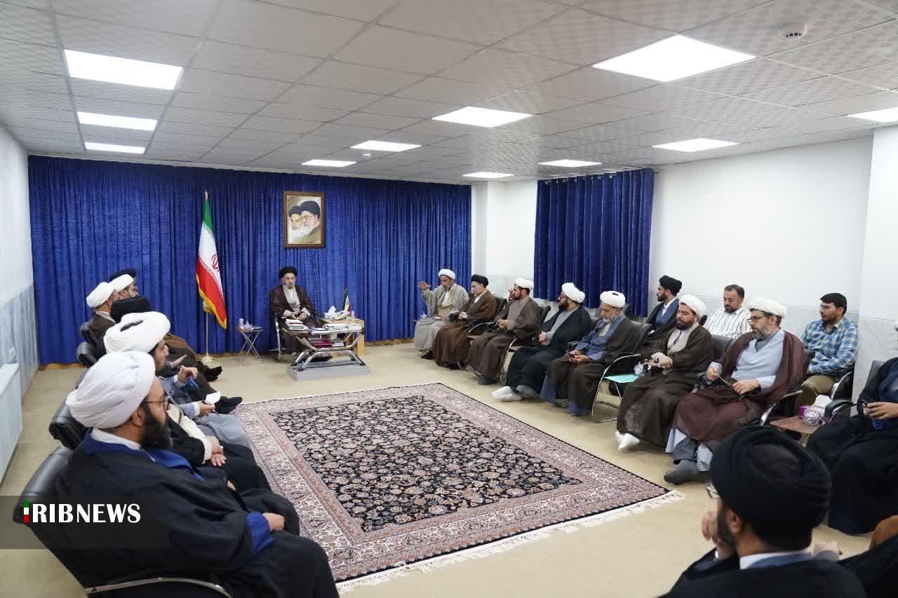 دیدار تعدادی از مسئولین دفاتر نمایندگی‌های ولی فقیه ادارات لرستان با نماینده ولی فقیه در استانحوزه