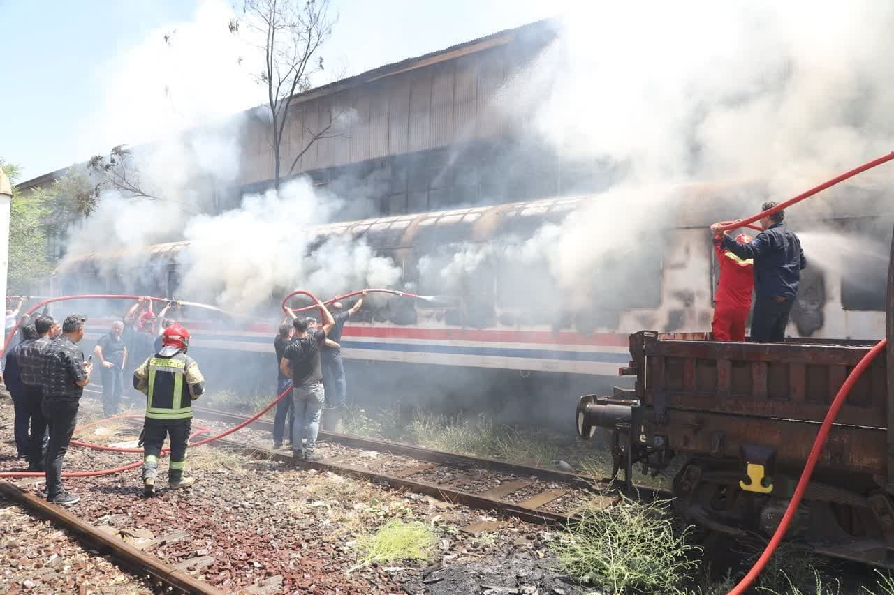 اطفاء حریق در واگن پارس مپنا طی ۲ ساعت و ۲۰ دقیقه اطفاء حریق در واگن پارس مپنا طی ۲ ساعت و ۲۰ دقیقه