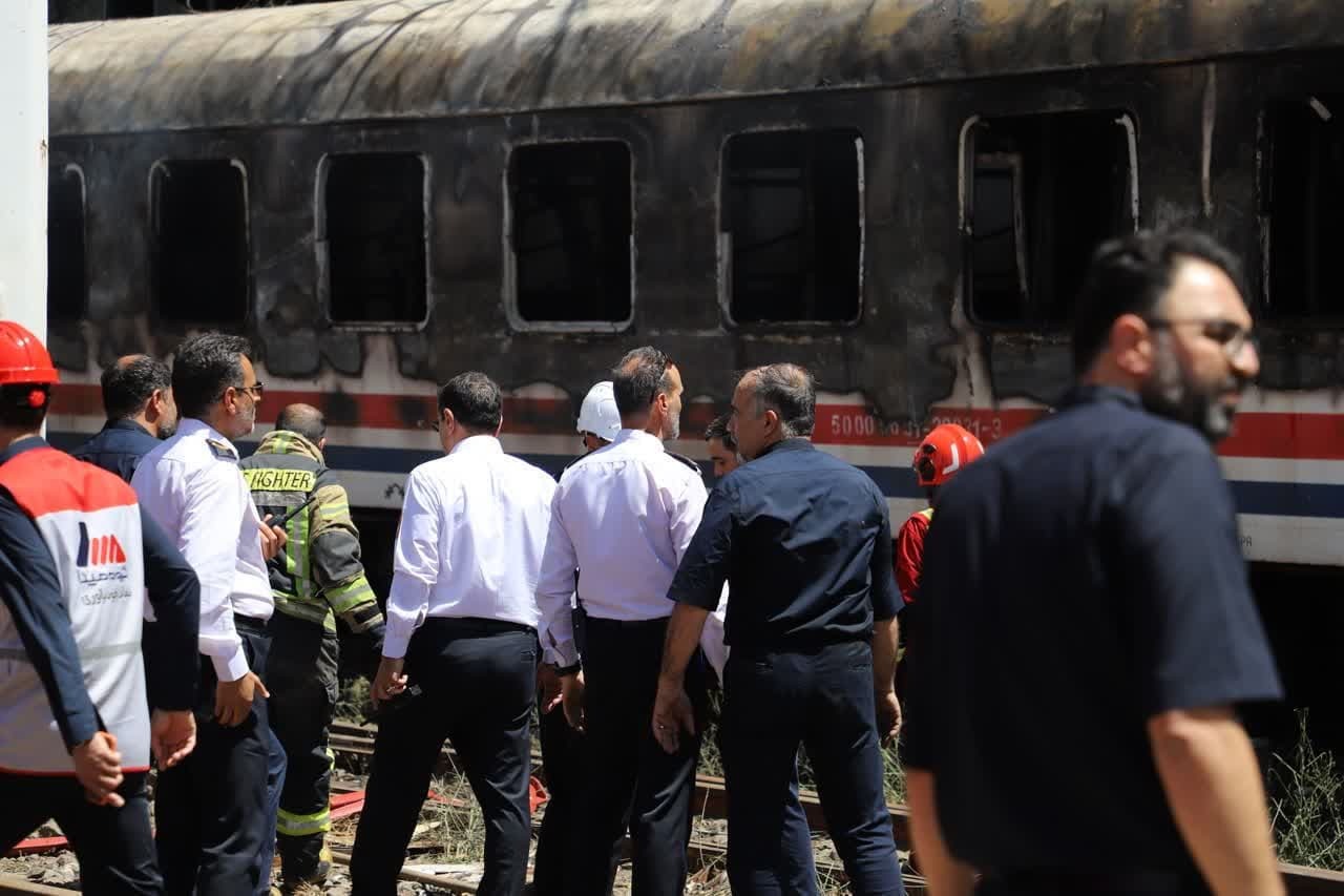 اطفاء حریق در واگن پارس مپنا طی ۲ ساعت و ۲۰ دقیقه اطفاء حریق در واگن پارس مپنا طی ۲ ساعت و ۲۰ دقیقه