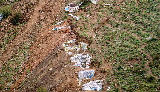 حفاران غیرمجاز معادن این بار به جان دکلهای مخابراتی افتادند حفاران غیرمجاز معادن این بار به جان دکلهای مخابراتی افتادند