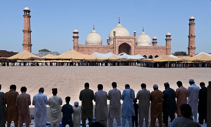 فریاد تکبیر و دعای آزادی فلسطین در صفوف نماز عید قربان پاکستان فریاد تکبیر و دعای آزادی فلسطین در صفوف نماز عید قربان پاکستان