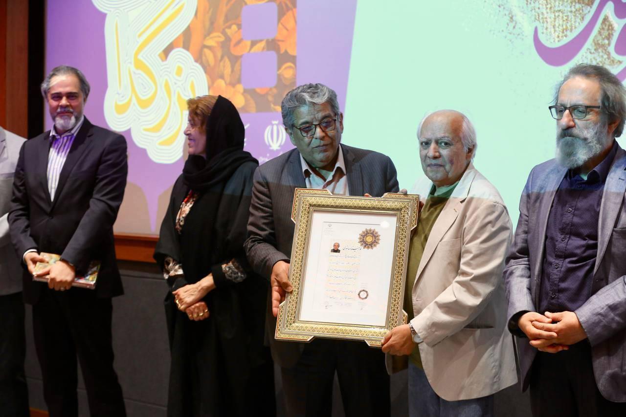 اعطاء گواهینامه درجه یک هنری به «سیروس الوند» اعطاء گواهینامه درجه یک هنری به «سیروس الوند»