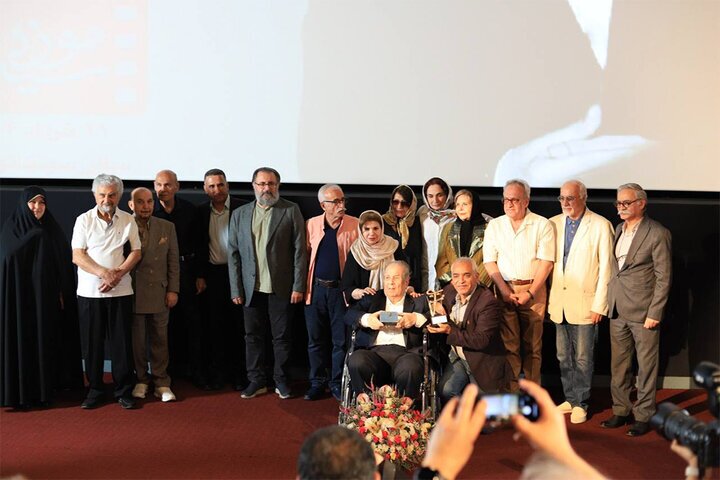 اهدای اولین نشان سپاس موزه سینما به بیژن محتشم اهدای اولین نشان سپاس موزه سینما به بیژن محتشم